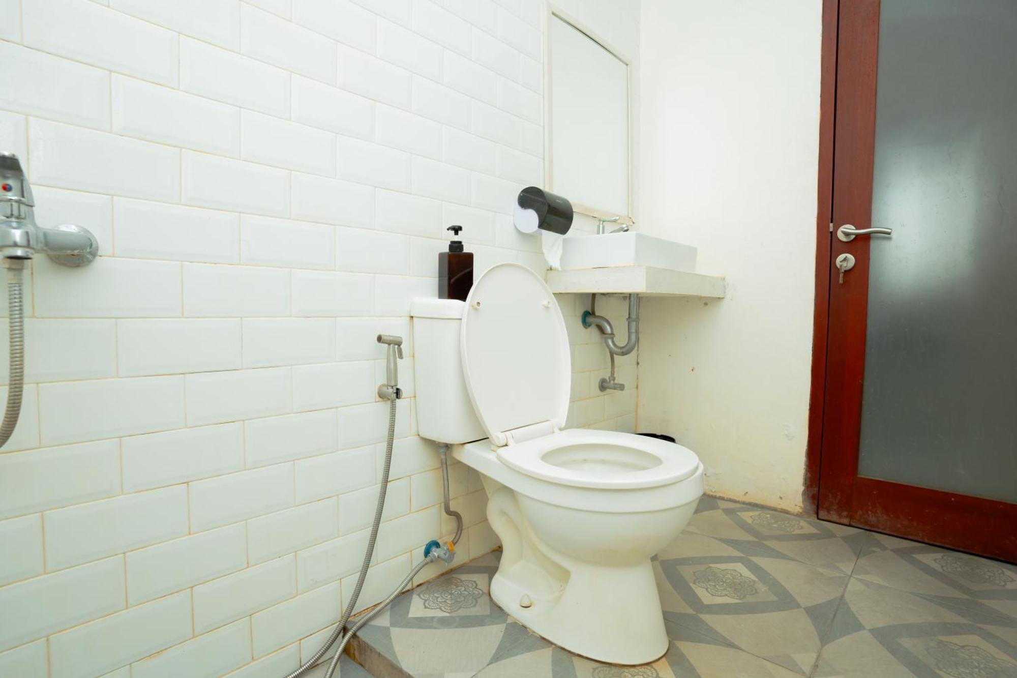 Reddoorz Syariah Near Lombok Epicentrum Mall マタラム エクステリア 写真
