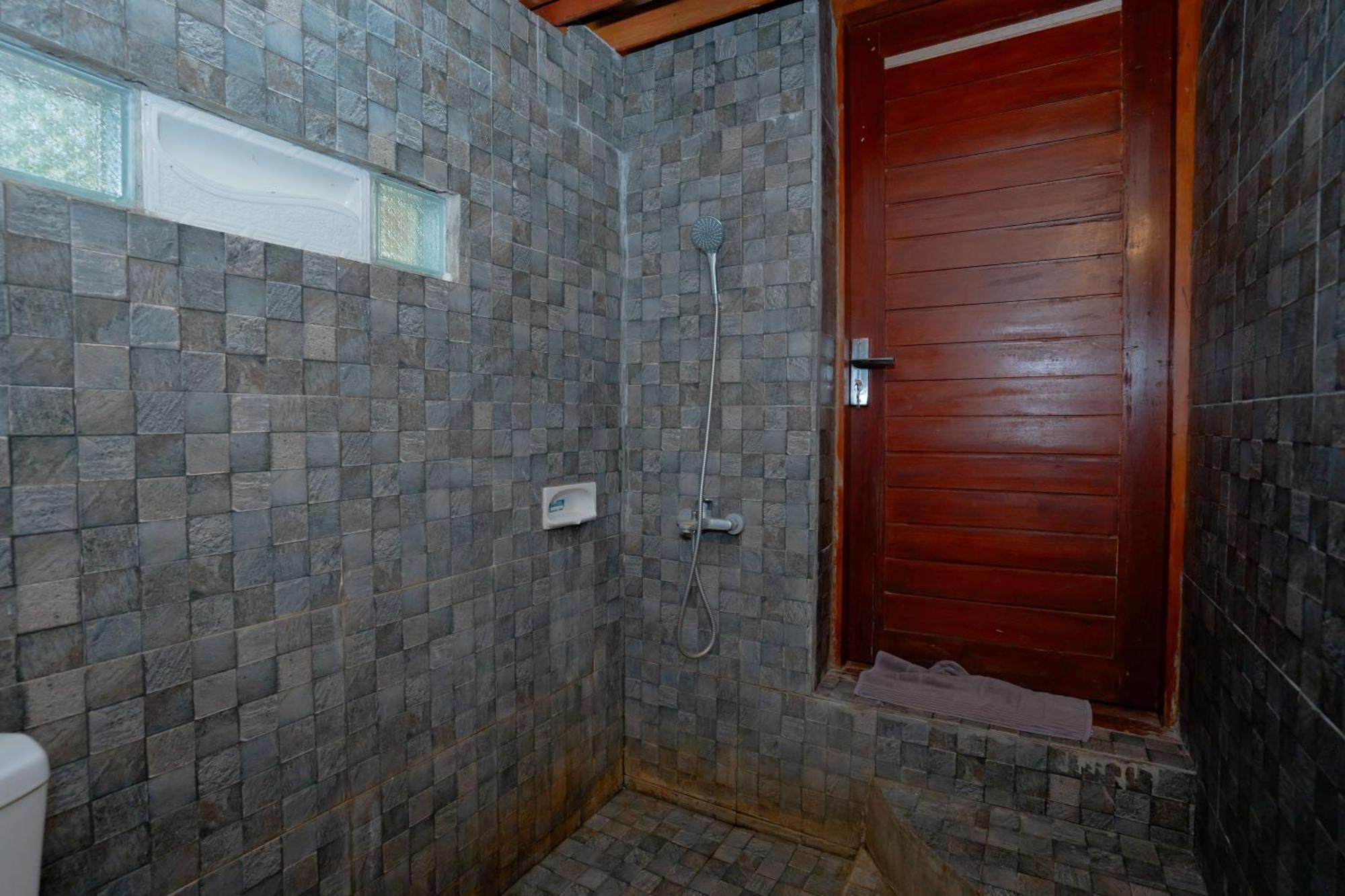 Reddoorz Syariah Near Lombok Epicentrum Mall マタラム エクステリア 写真
