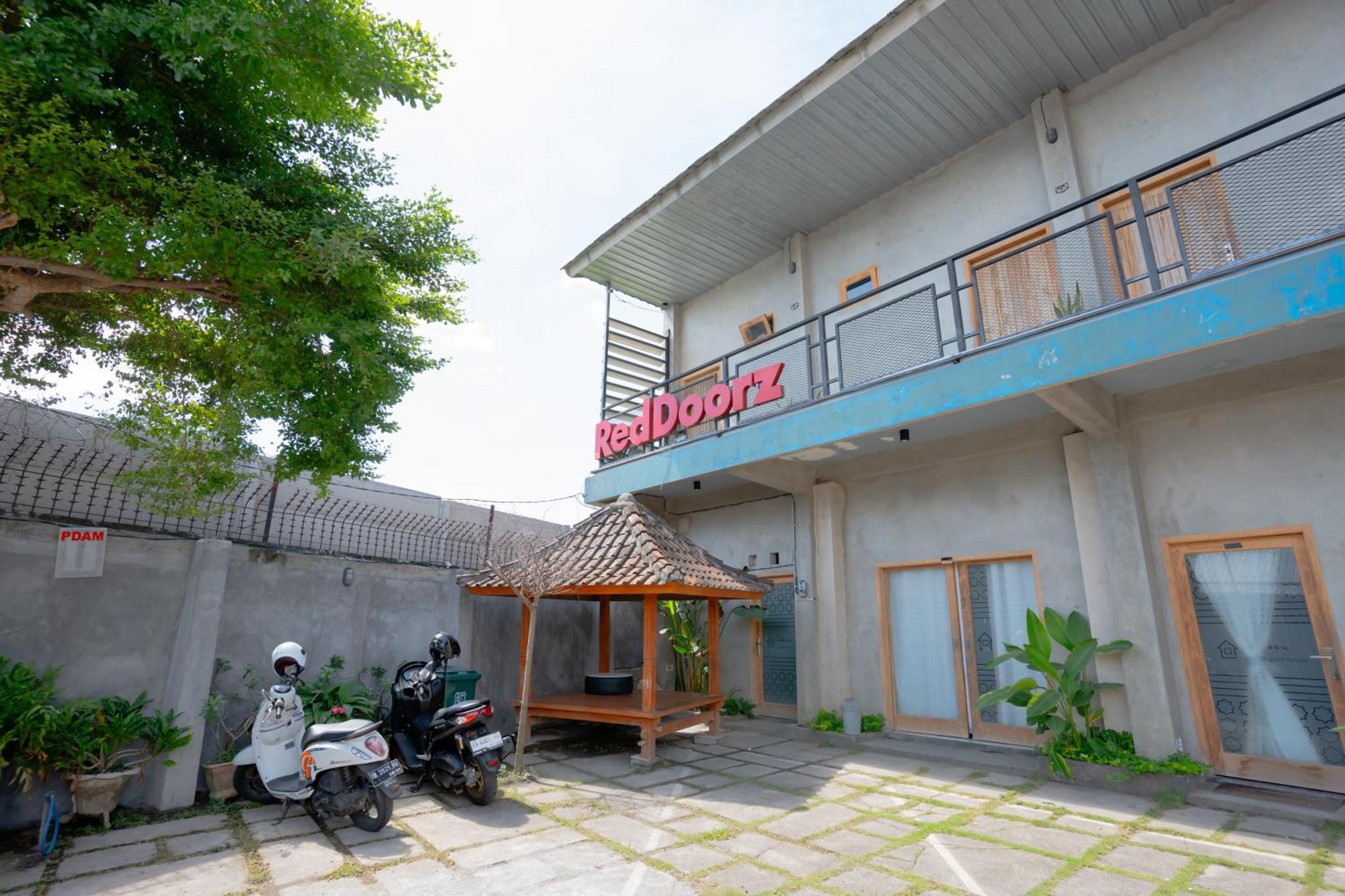 Reddoorz Syariah Near Lombok Epicentrum Mall マタラム エクステリア 写真